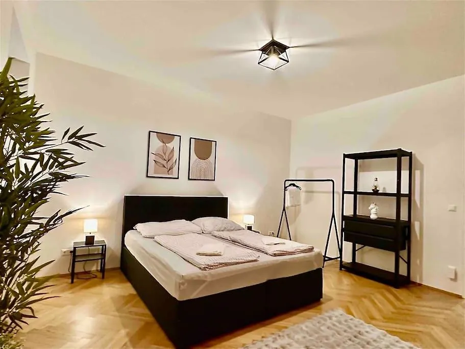 New!L! Exclusive Near Opera Apartment Vienna