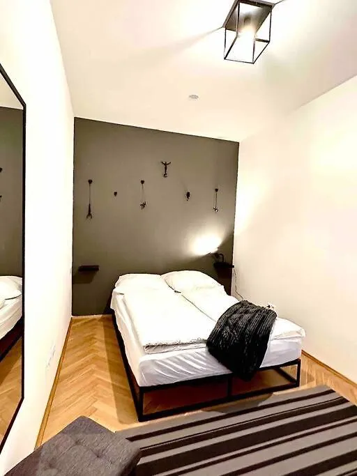 New!L! Exclusive Near Opera Apartment Vienna Austria
